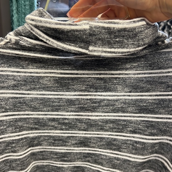 💜9-H15 STCL Grey White Turtleneck S - Picture 3 of 3